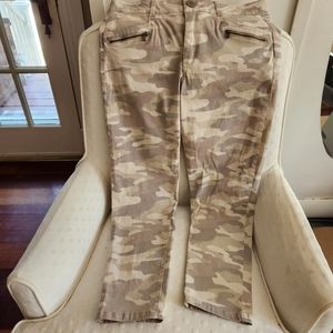 Democracy ab technology camo pants size 12 beige and cream skinny leg style